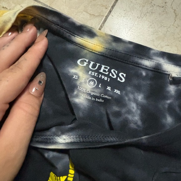 Guess graphic tee ❤️‍🔥 - Picture 4 of 5
